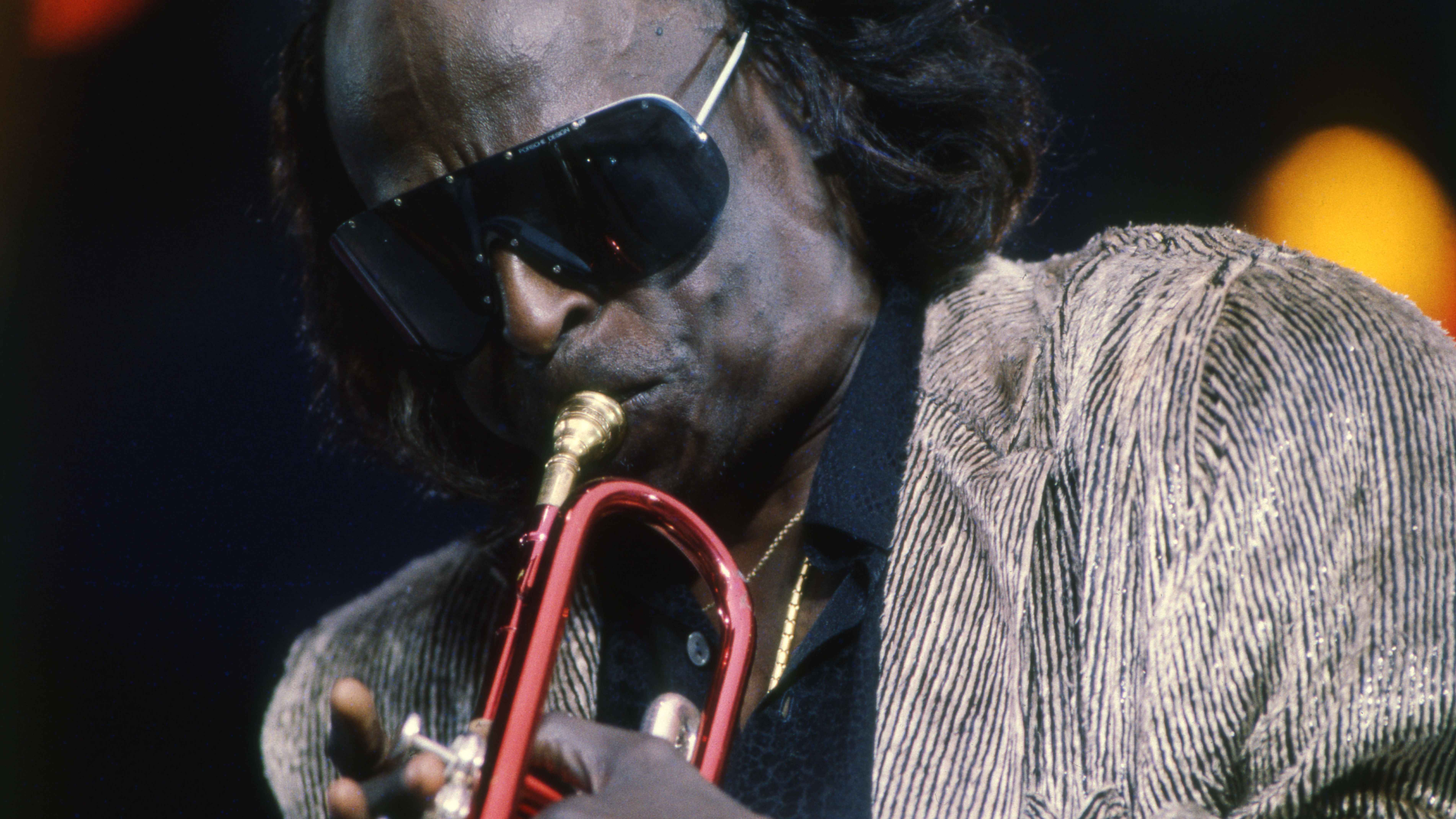 Beim Amnesty International Benefit Concert im Jahr 1986: Jazztrompeter Miles Davis.
