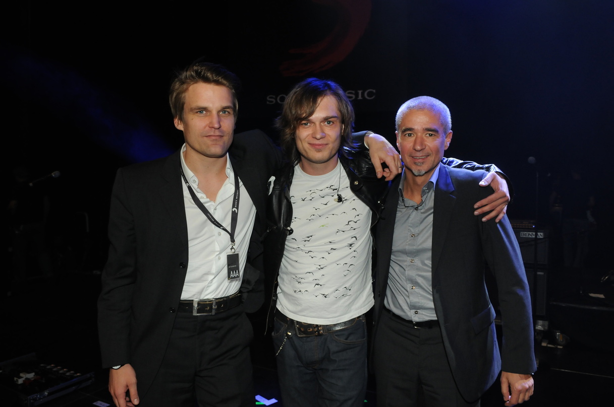 Haben noch viel miteinander vor (v.l.n.r.): Philip Ginthör (General Manager Sony Music Austria), Thomas Godoj und Domestic-Chef Willy Ehmann
