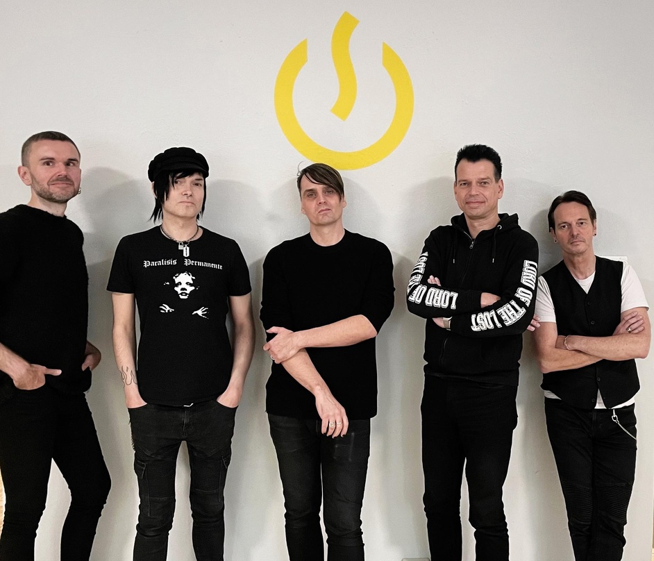 Sind neue Partner (von links): Thomas Thyssen (Managing Director Head of Recorded Music Schubert Music), Hugo Zombie, Alex Svenson (beide Then Comes Silence), Gero Herrde (A&R Head of Nexi...