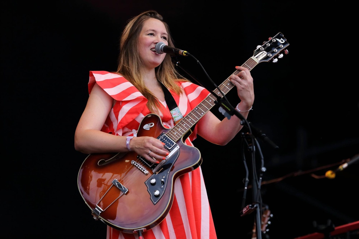 Tritt beim Reeperbahn Festival gemeinsam mit Bonaparte auf: Sophie Hunger, hier beim Tempelhof Sounds Festival am 11. Juni 2022