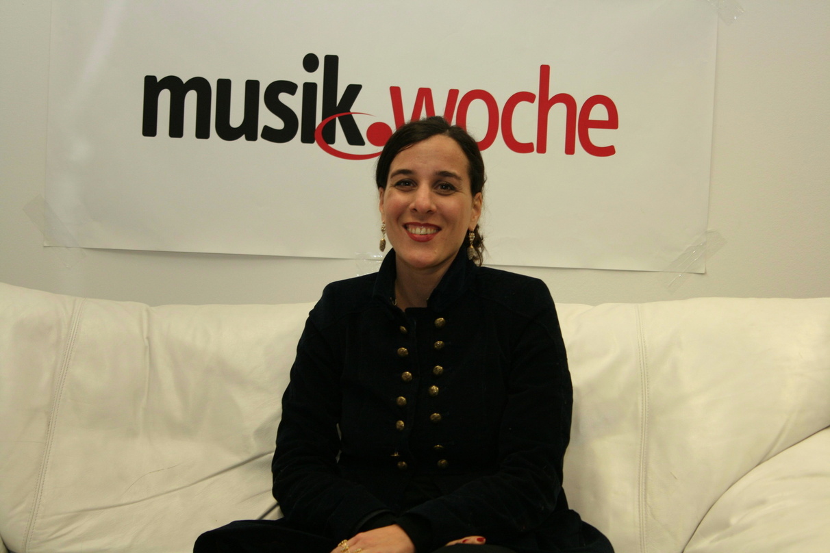 Charmante Songs in der Muttersprache: Lisa Bassenge brachte ihr neues Album auf die MusikWoche-Couch mit