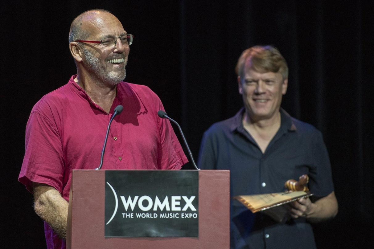 Happy über den fünften Womex Label Award in Serie für Glitterbeat: Peter Weber (links) und Chris Eckman