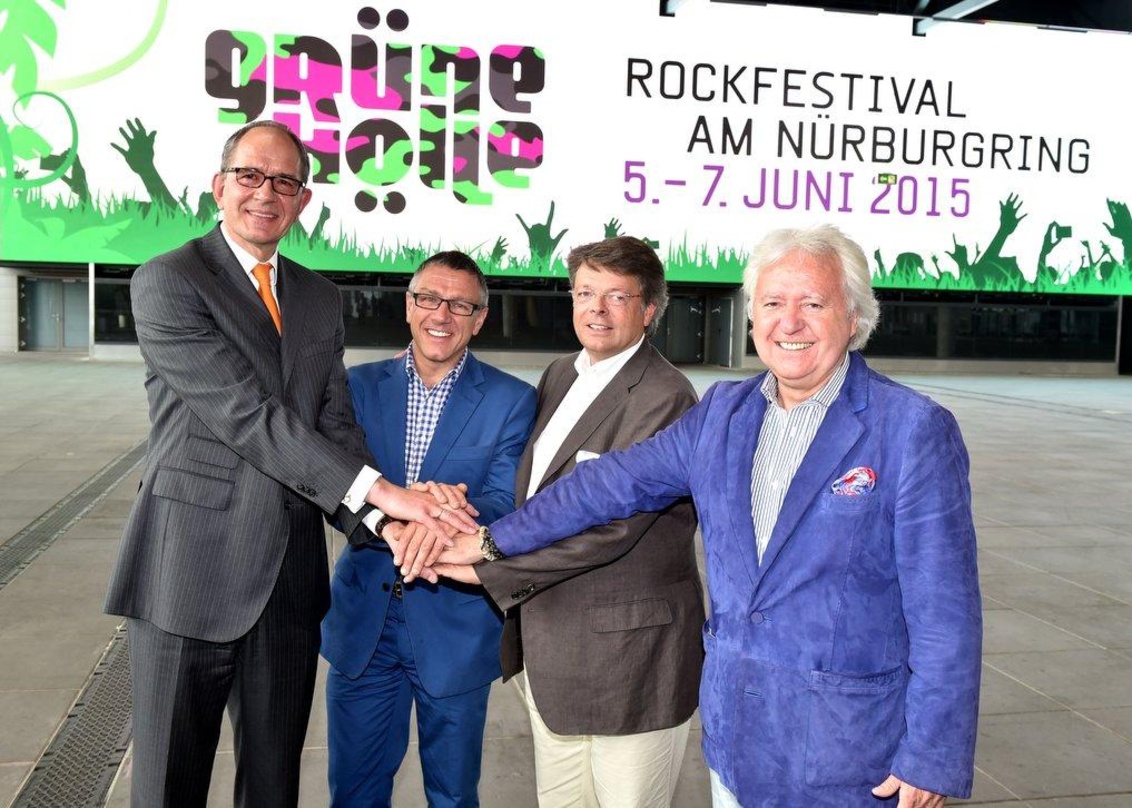 Geben dem dereinst von Rennfahrer Jackie Stewart geprägten Namen Grüne Hölle eine neue Bedeutung (von links): Carsten Schumacher, Stuart Galbraith, Peter Schwenkow und Ossy Hoppe