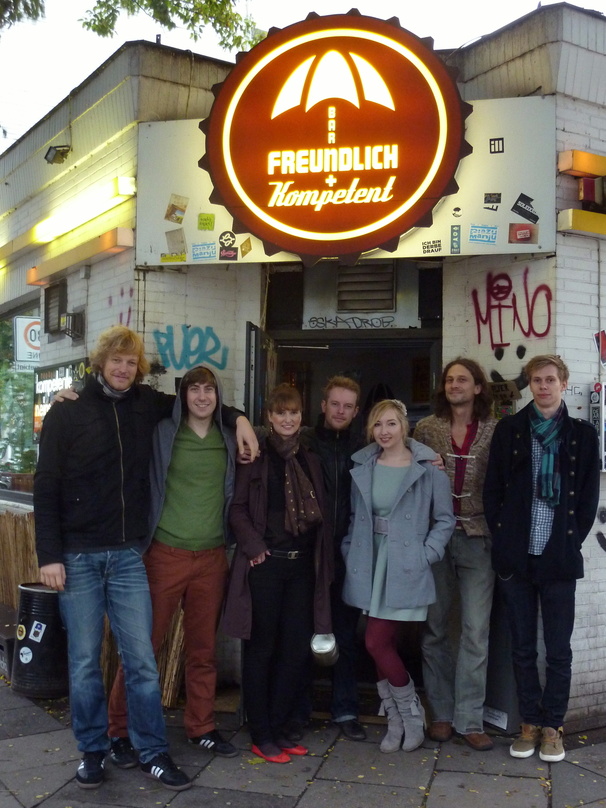 Die Künstler beim Total Lokal Festival in Hamburg (von links): Daniel Brandl, Tommy Finke, Daniela Steigel, Sebastian Precht, Miu, Frank Börgerding und Tom Klose