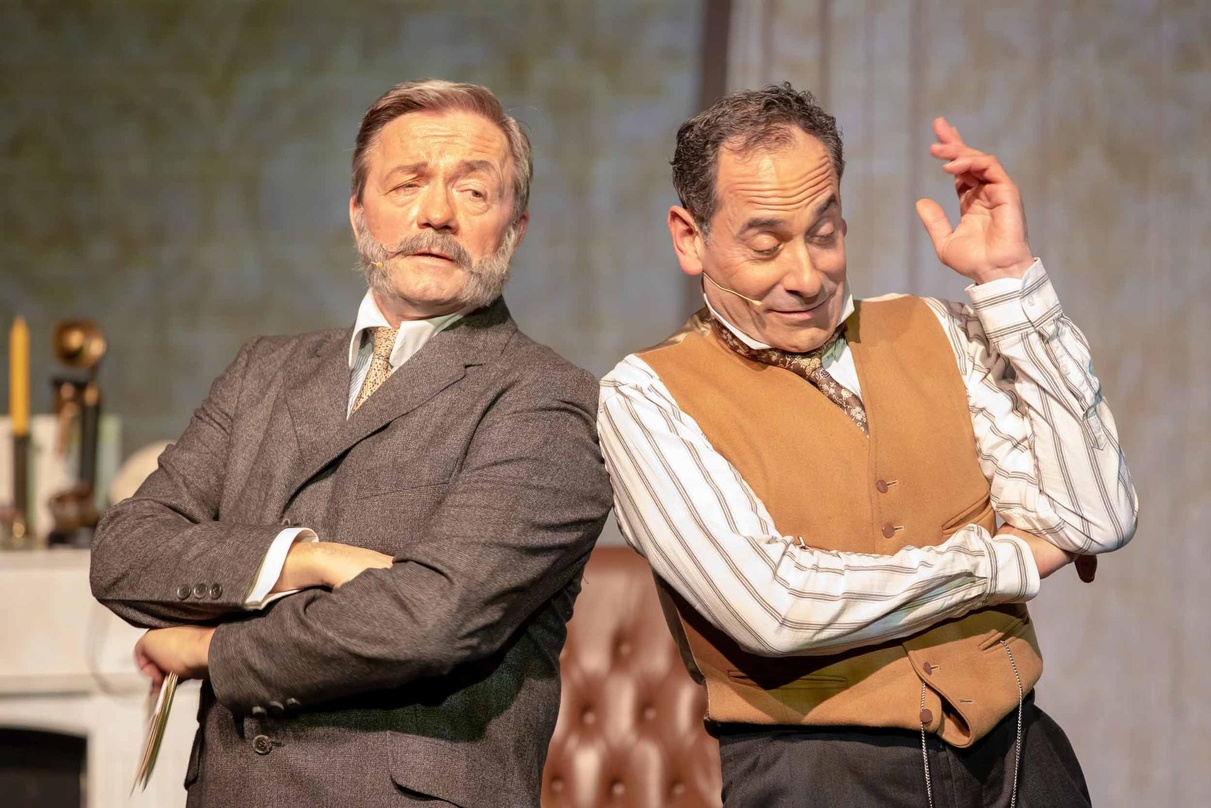 Gehen auf Tour: Dr. Watson (links, Frank Logemann) und Sherlock Holmes (Ethan Freeman)