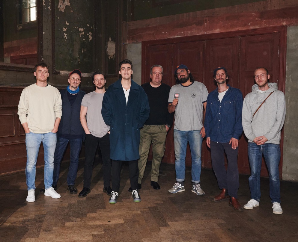 Trafen sich in Berlin (von links): Daniel Rapp (Deluxe Music), Thomas Misersky (Warner Music Germany), Neale Whelehan (Management JC Stewart), JC Stewart, Stephan Schwarzer (Deluxe Music),...