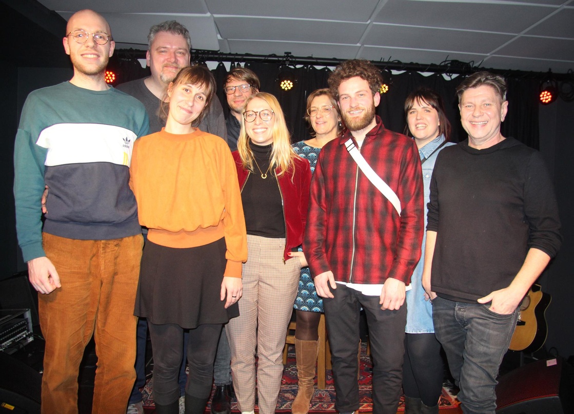 Beim Showcase in München: Elen (vorn, 2. von links) und ihr Team