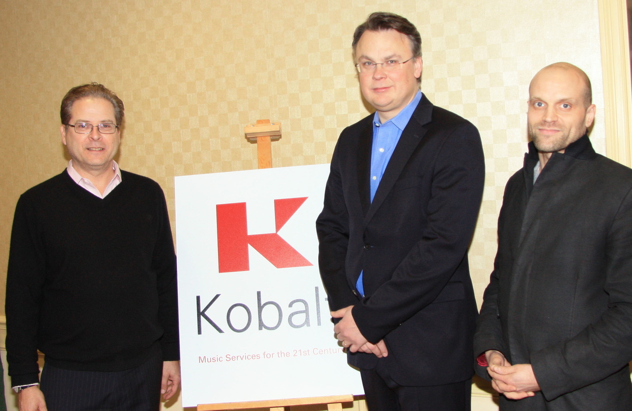 Zum President der Kobalt Music Group ernannt: Richard Sanders (l.), hier mit Kobalt-Chef Willard Ahdritz (M.) und Deutschlandchef Matthias Kind im Rahmen der Midem 2012