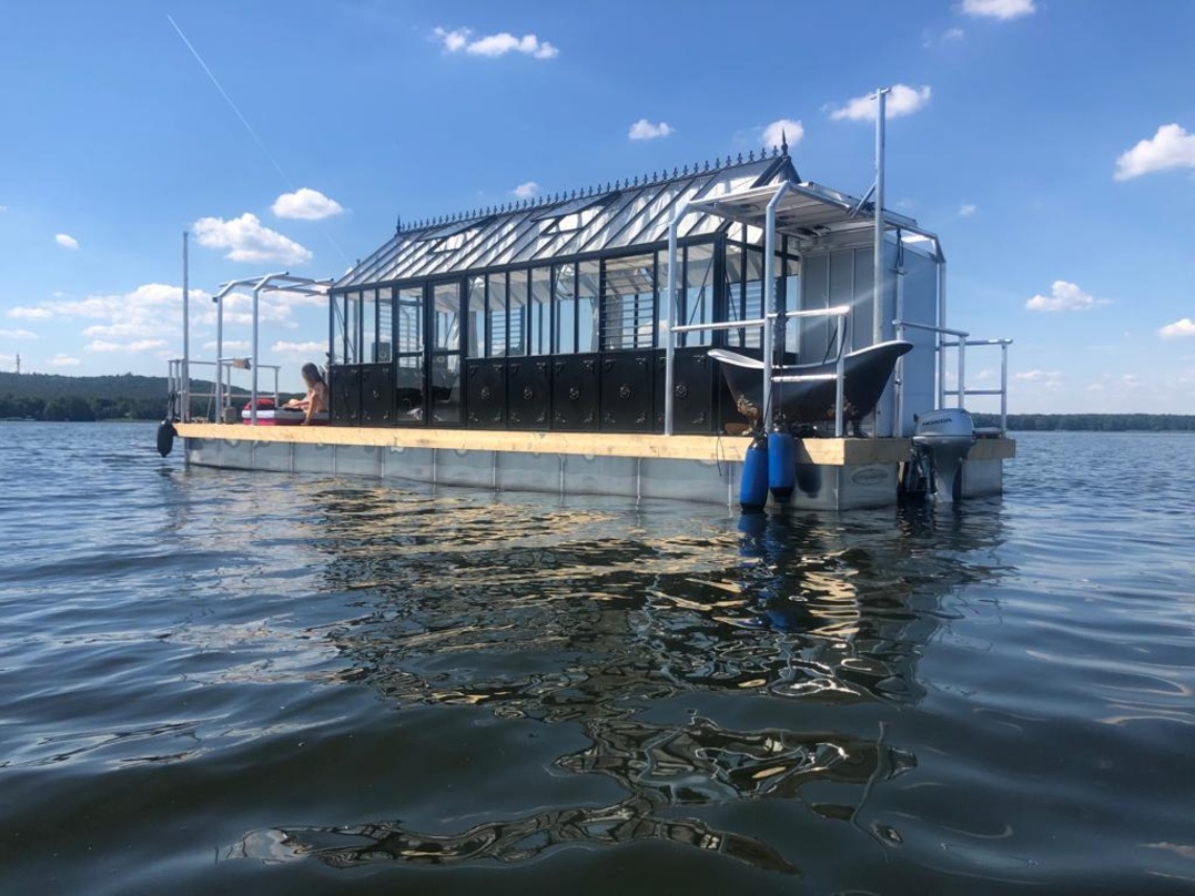 Hier wollen GEWA Music und Songzz Meda unter anderem Workshops ausrichten: ein Boot auf einem Berliner See