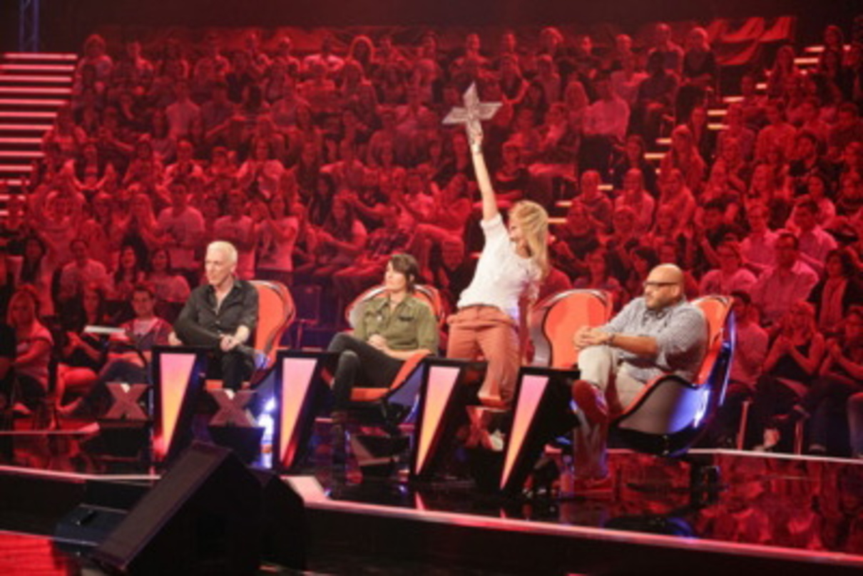 Freuen sie sich über steigende Quoten? Die "X Factor"-Juroren (von links) H.P. Baxxter Sarah Connor, Sandra Nasic und Moses Pelham