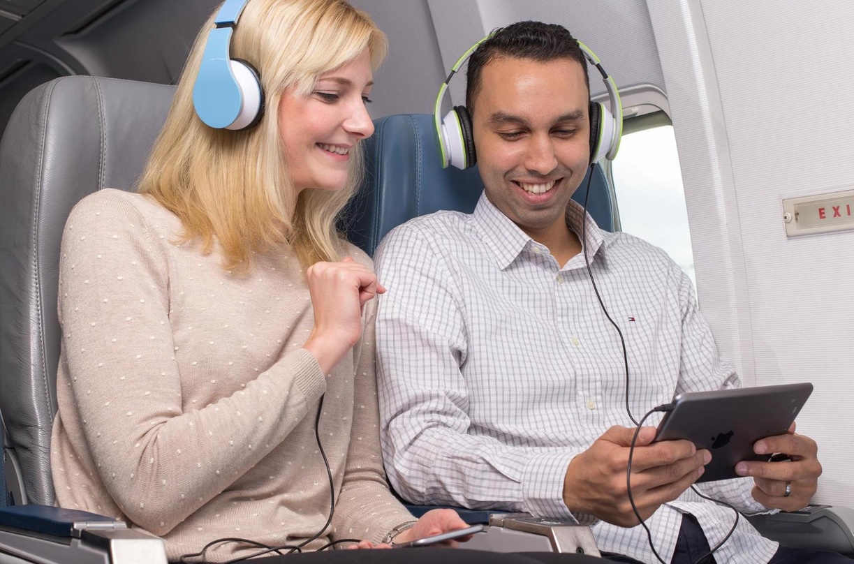 Erweitern das Unterhaltungsangebot im Flugzeug: Napster und Lufthansa Systems