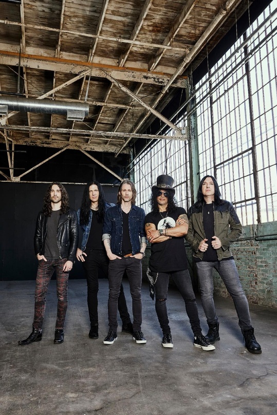 Erster Act auf Gibson Records: Slash feat. Myles Kennedy And The Conspirators (von links): Frank Sidoris, Todd Kerns, Myles Kennedy, Slash und Brent Fitz