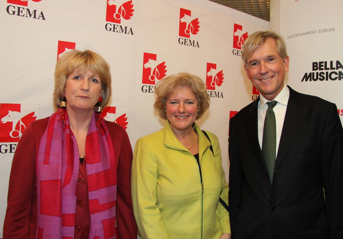 Kam für ihre erste Auslandreise als Kulturstaatsministerin zur Midem nach Cannes: Monika Grütters (M.), mit DMV-Präsidentin Dagmar Sikorski und dem GEMA-Vorstandsvorsitzenden Harald Heker