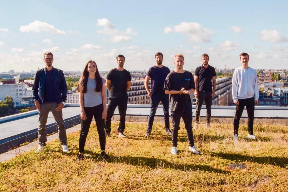 Hoffen auf eine hitreiche gemeinsame Zukunft: Kayef (3, von rechts) und sein Team von Universal Music
