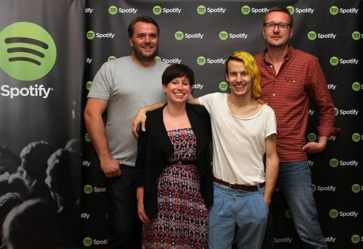 Trafen sich bei der Spotify Session (von links) Stefan Zilch, Marie Heimer, Tobias Jundt (Bonaparte), Jens Thee (Warner Music Group Germany)