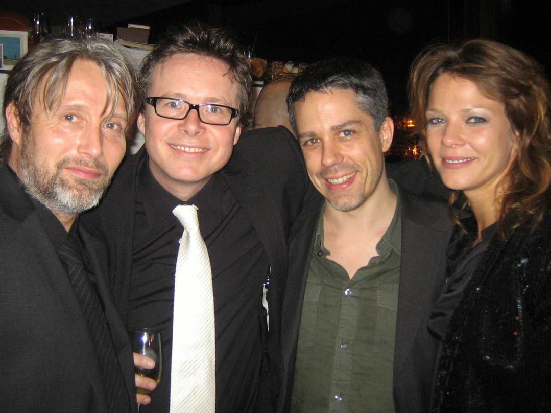 Für den Preis der deutschen Filmkritik nominiert: Der Komponist Fabian Römer (2.v.r.), hier bei der Premiere von "Die Tür" mit Regisseur Anno Saul (2.v.l.) und den Hauptdarstellern Jessica...