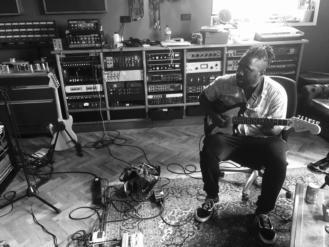 Bei den Aufnahmen in Leeds: Kele Okereke von der Band Bloc Party