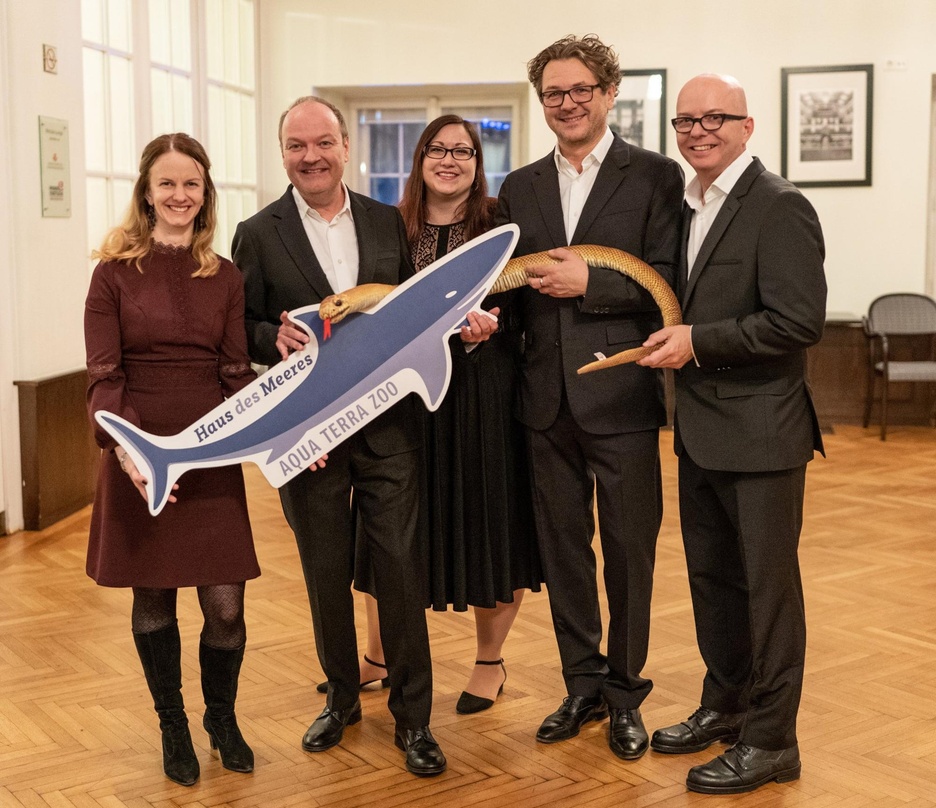 Bei der Awardvergabe (von links) Nicole Schiller, Jens Wawrczeck, Sandra Schneider, Andreas Fröhlich und Oliver Rohrbeck
