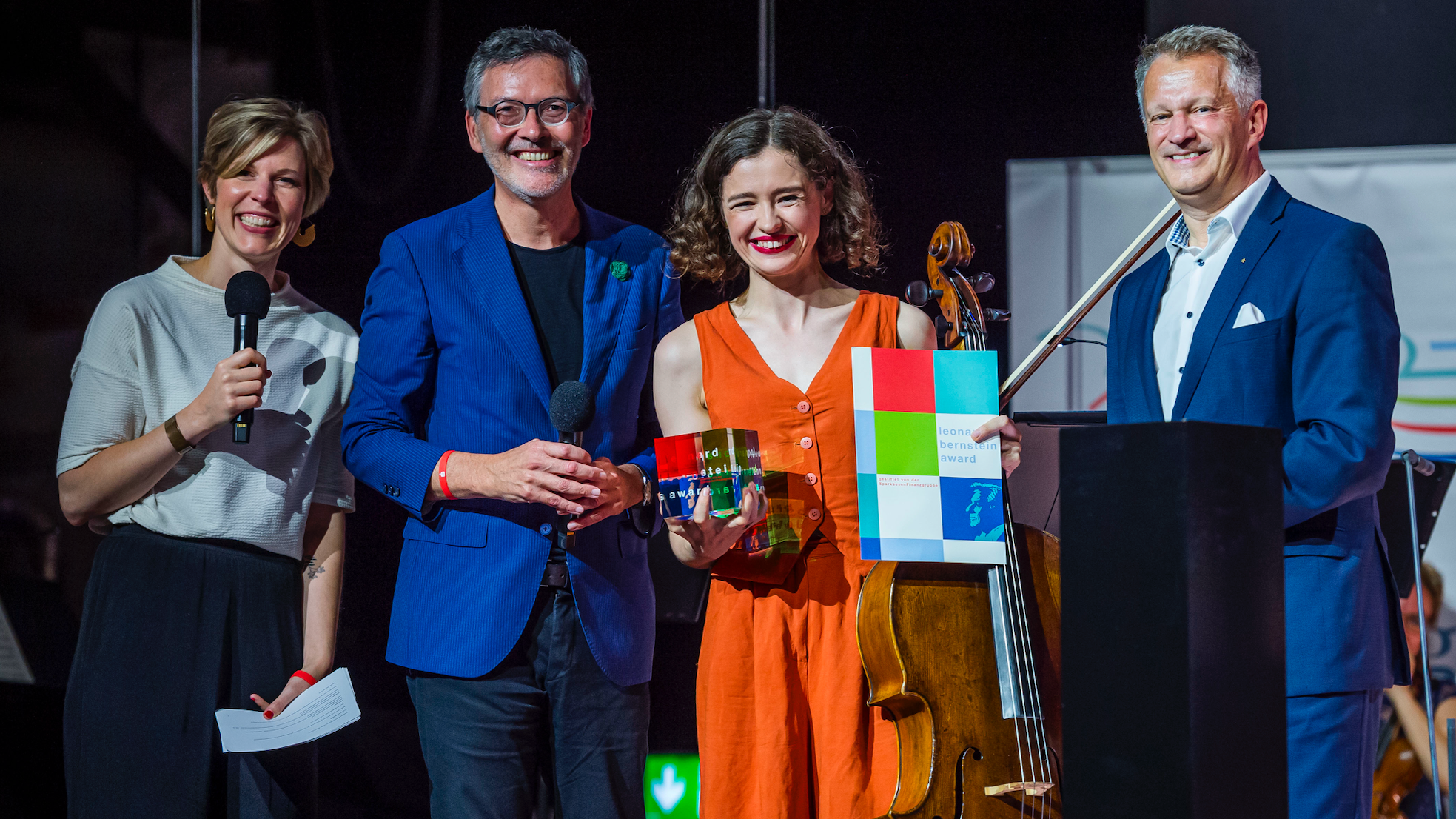 Bei der Verleihung des von der Sparkassen-Finanzgruppe gestifteten und mit 10.000 Euro dotierten Leonard Bernstein Awards am Abend des 12. Juli in Lübeck (von links): Pressesprecherin Laur...