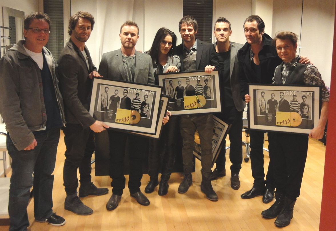 Krönten die Rückkehr von Take That in Originalbesetzung mit Gold: Das Team von Universal Music Schweiz mit der Band