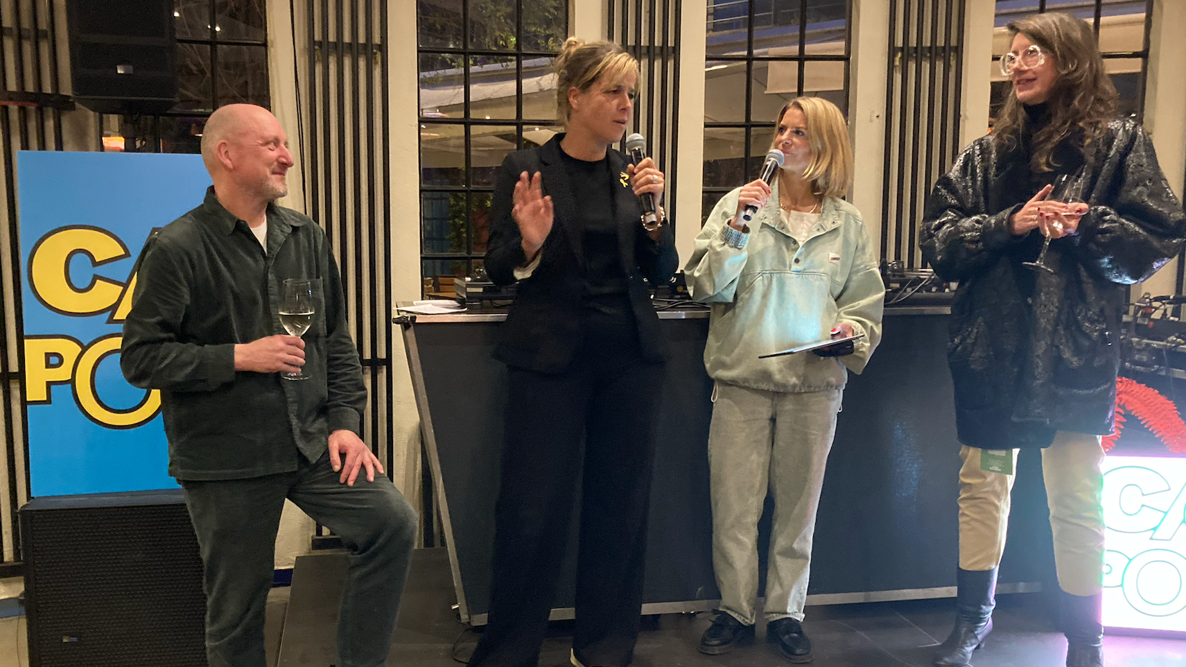 Gaben den Startschuss zur c/o pop 2024 (von links): Convention Director Ralph Christoph, NRW-Wirtschaftsministerin Mona Neubaur, Moderatorin Anja Backhaus und Festivaldirektorin Elke Kuhlen.