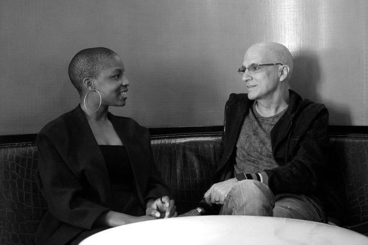 Sieht Apple Music auf dem richtigen Weg: Jimmy Iovine, hier mit Beats-1-Moderatorin Julie Adenuga