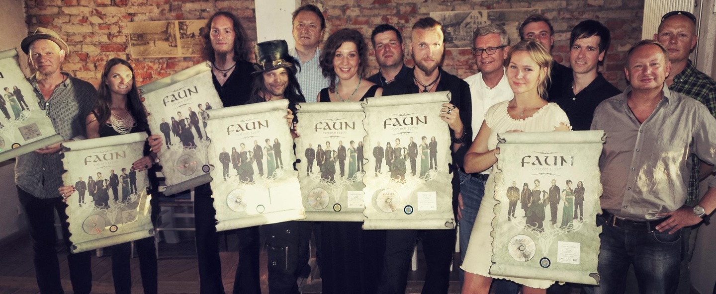 Bei der Platin-Feier in München: Faun und ihr Team