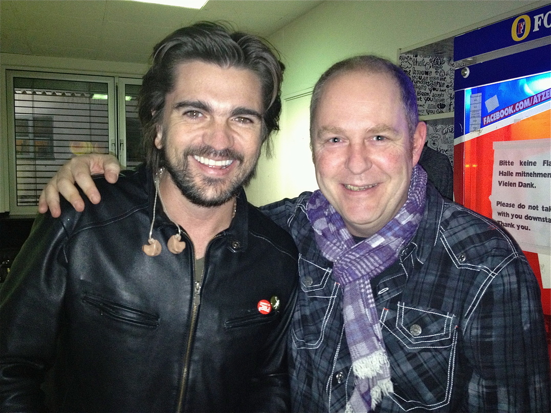 Freund der Künstler: Robert Larasser (rechts) mit Juanes