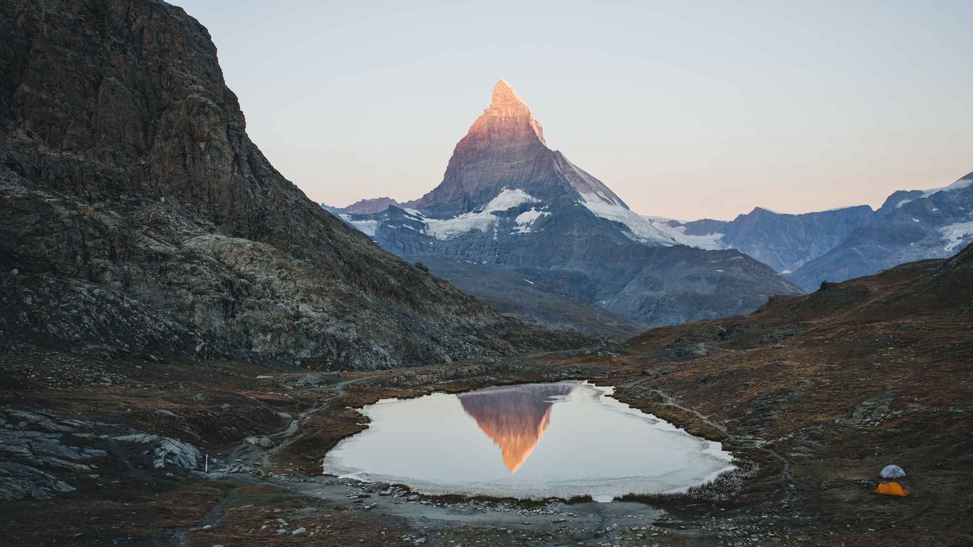 Auf die Spitze oder den Berg hinab? MusikWoche fragte nach, wie es um die Schweizer Musikbranche steht. Im Bild: das Matterhorn.