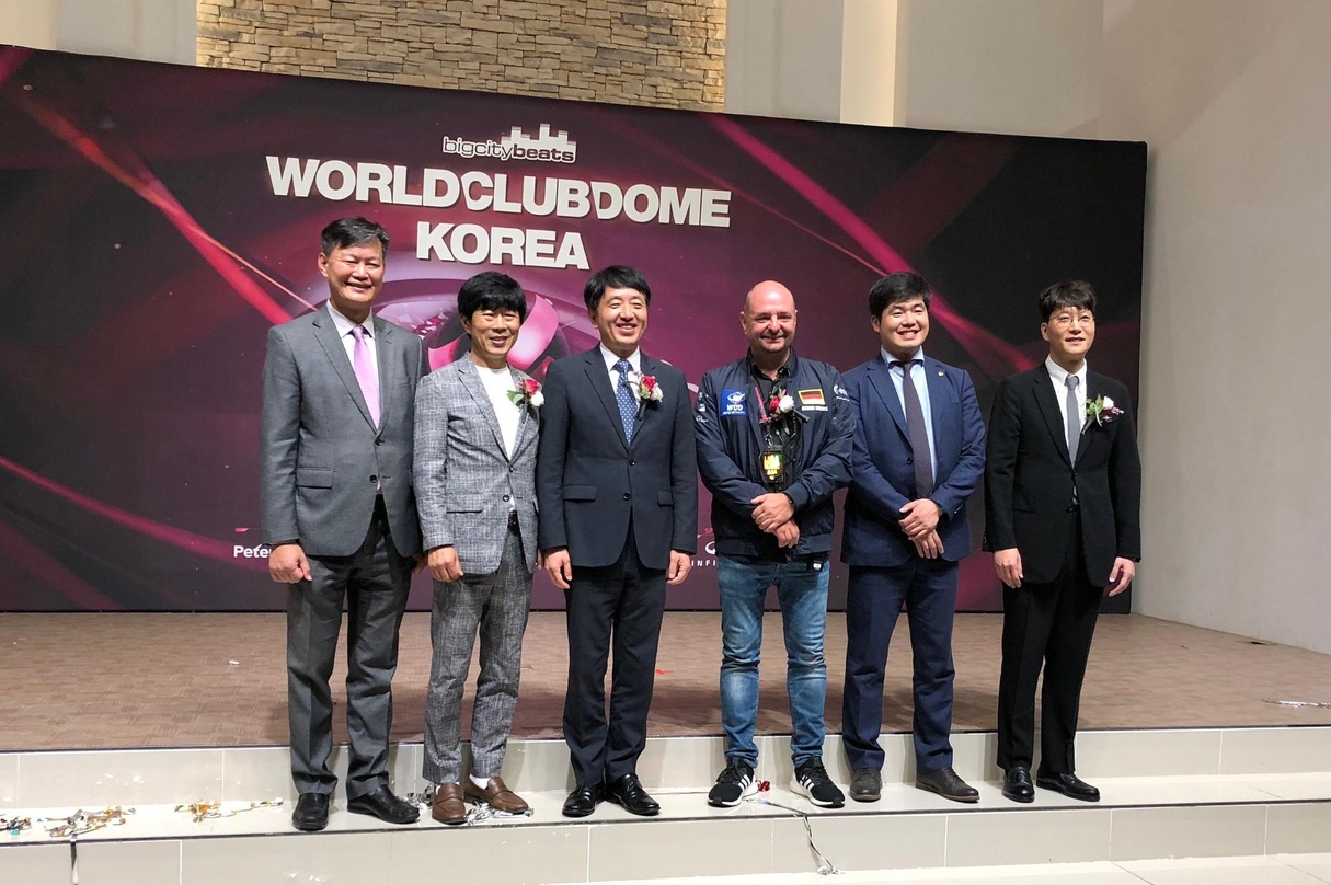 Trafen sich beim World Club Dome Korea (von links): Min Hong Min (Direktor der Internationalen Tourismusbörse Korea), Jong Hyuk Park (Vorsitzender des Kultur-Fürsorgeamtes Incheon), Young...