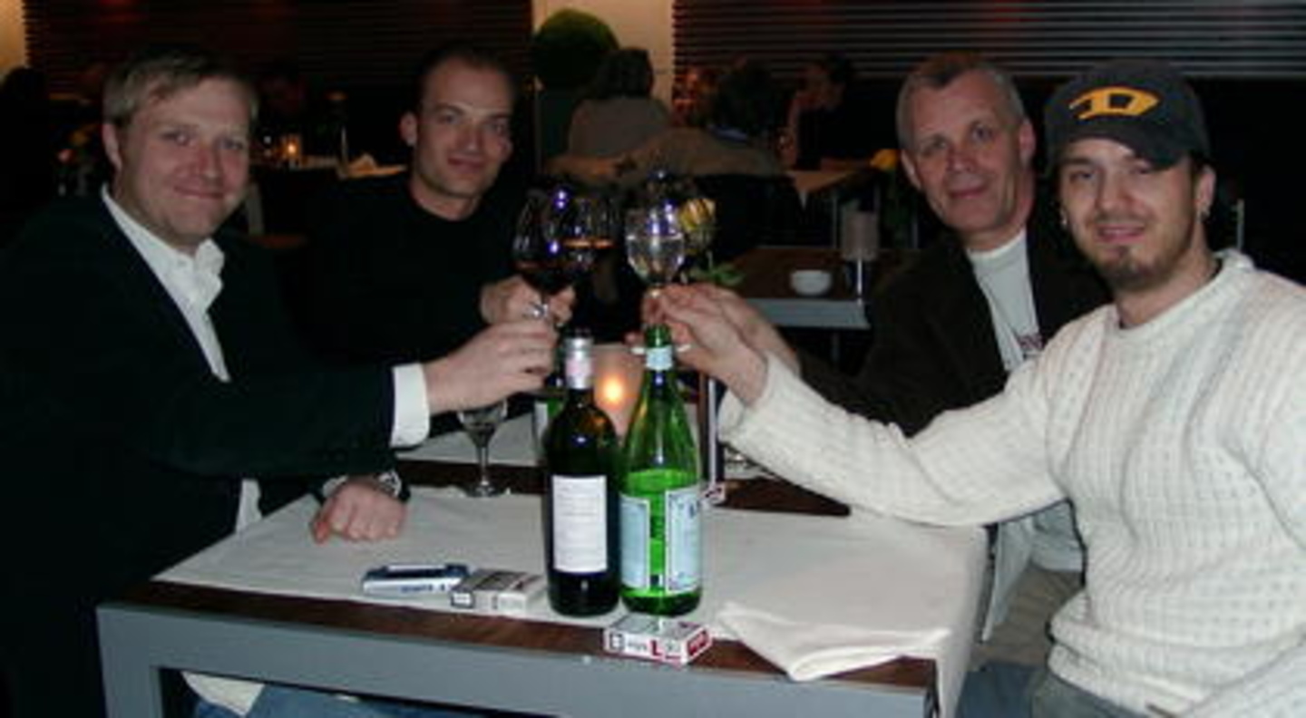 Feierten (v.l.n.r.): Managing Director Markus Wenzel (UMP), A&R Ingo Heinzmann (UMP), Hubert Wandjo und Tino Oac.