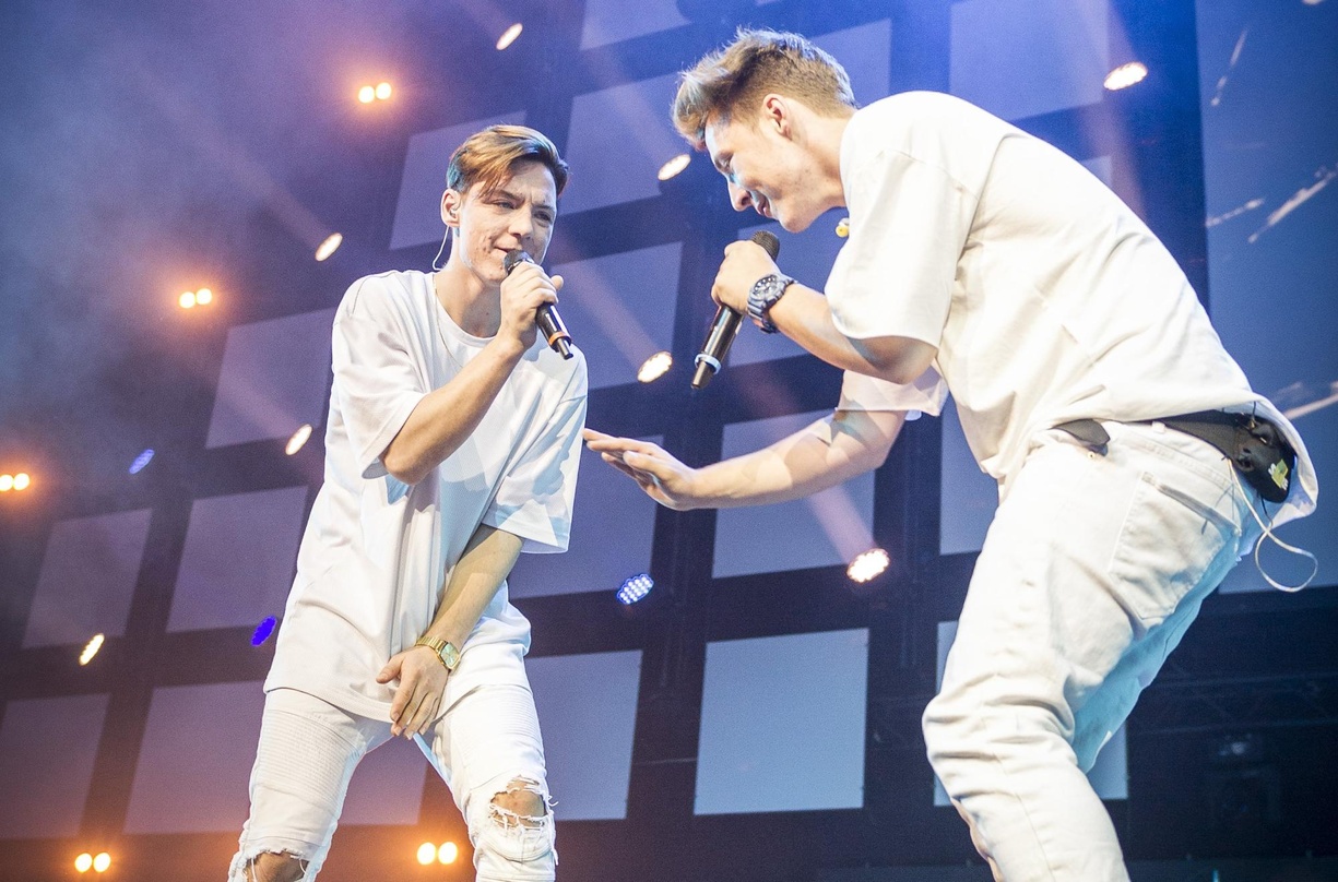 Auf der Bühne der Kölner Lanxess Arena bei den VideoDays 2016: Die Lochis