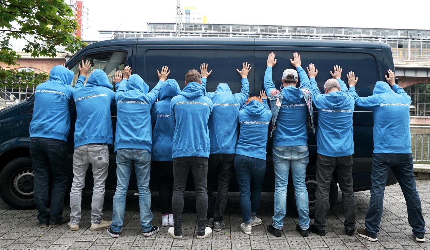 Haben mehr an als die Kommune 1 (von links): Die VUT-Vorstände Georg Löffler, Fritz Krings, Mark Chung, Désirée Vach, Ronny Krieger, Jürgen Schattner, Tess Rochholz, Oke Göttlich, Thomas Z...