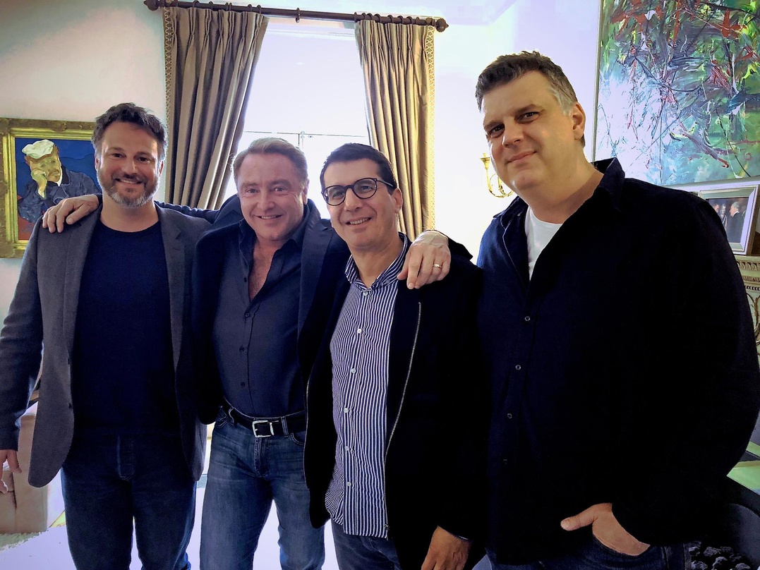 Sind nun Partner (von links): Lindsay Jones (Aviator), Michael Flatley, Alexander Seidl (Aviator) und David Cushion (Business Manager Michael Flatley)