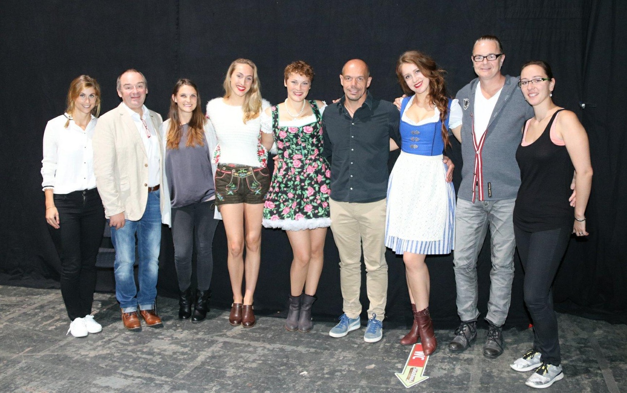 Vor ihrem Auftritt bei der "Stadlshow" (von links): Franca Barthel (Geschäftsführerin Franel), Sepp Adlmann (Promotion Manager adlmann promotion), Carla Dietl (Team Assistant Electrola), J...