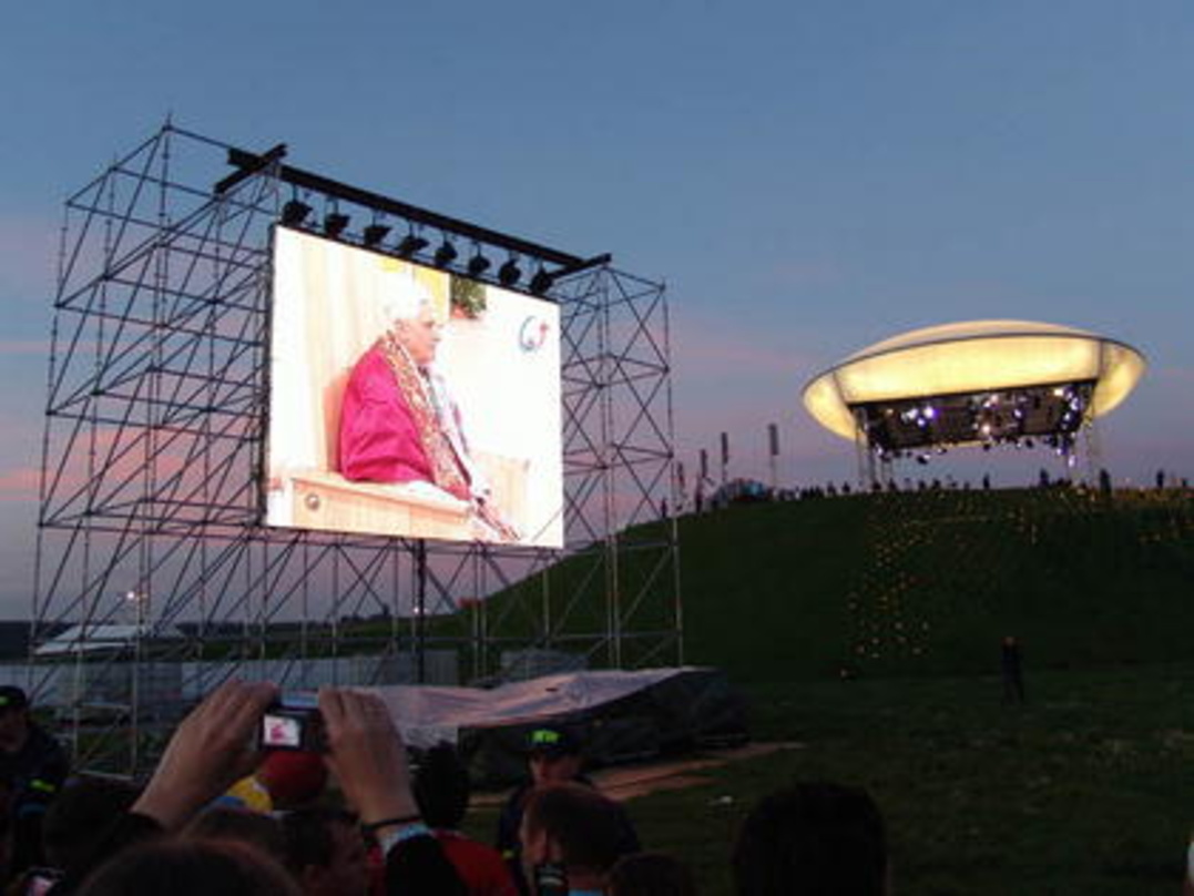 Omnipräsent: der Papst auf dem Kölner Marienfeld