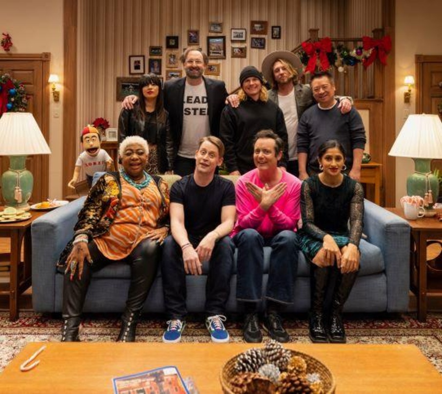 Spielen in der Sitcom "All My Friends" mit
