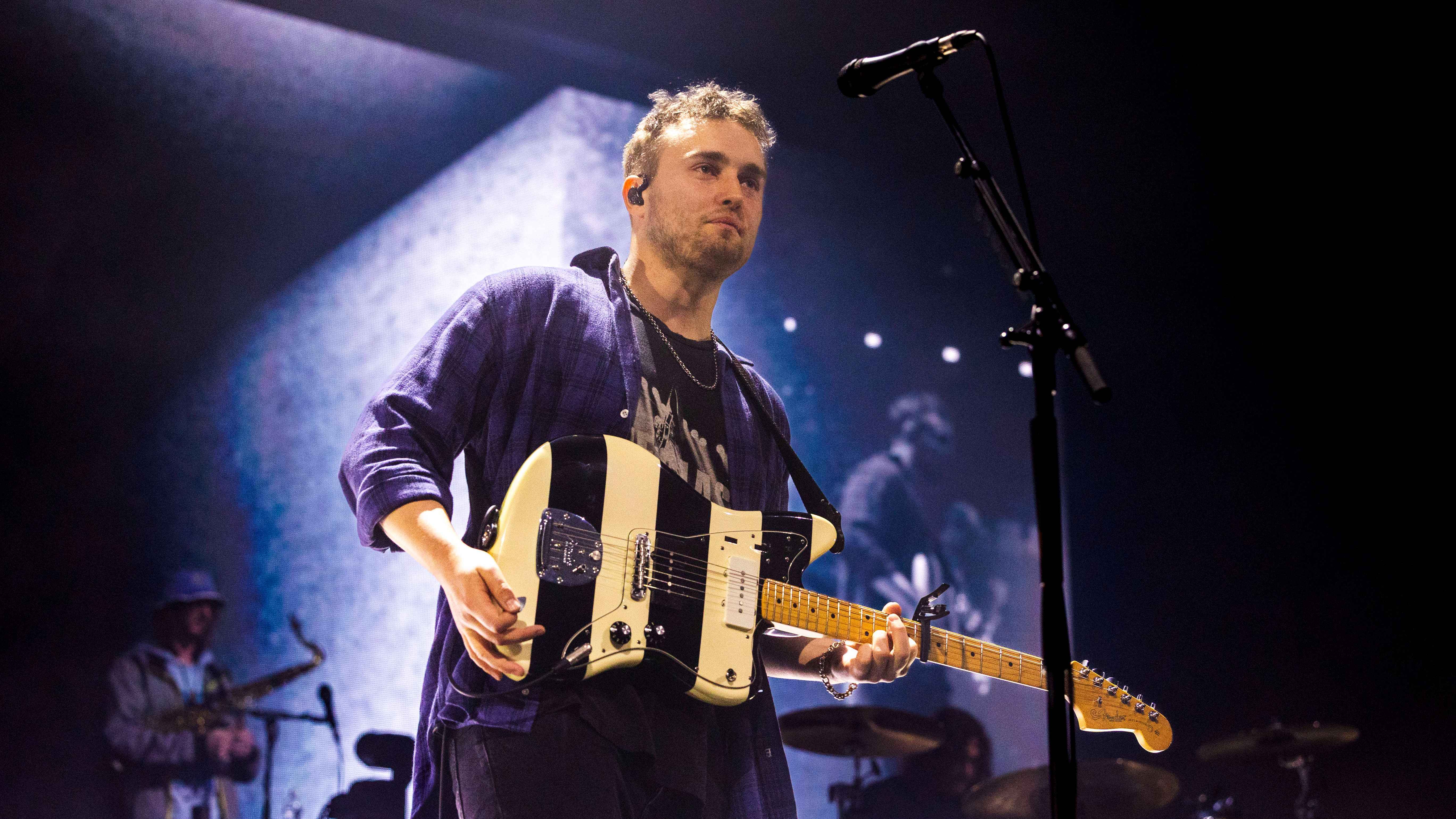 6647d3b4 ded4 476f afc7 d5436b891601 Legte mit "People Watching" das physisch bislang stärkste UK-Album vor: Sam Fender, hier bei seiner aktuellen Tour in Bergamo.