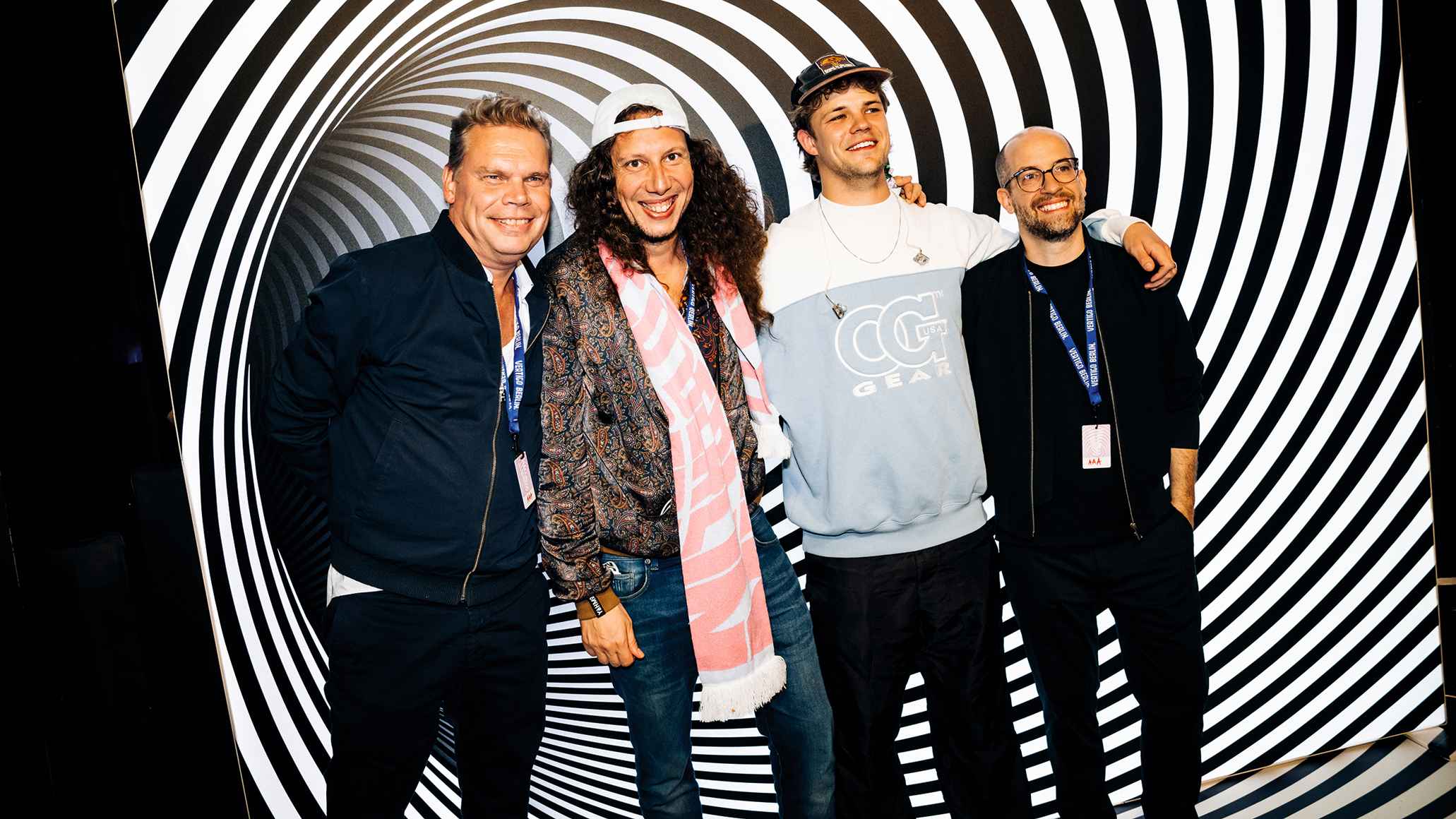 666927a2 8bfa 4b9c b17c c0b446f22a8a Bei der Inside Vertigo Night (von links): Tom Bohne (Universal Music Group - UMG), Martin Lanzerath (Vertigo Berlin), Skuth und Christian Meine (Vertigo Berlin).