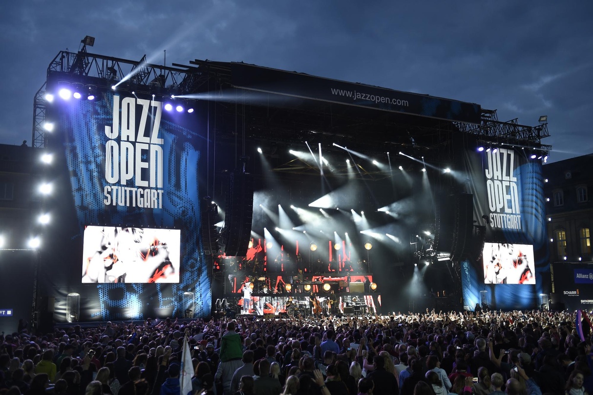 Es wird wieder voll bei den jazzopen stuttgart: hier die zentrale Bühne auf dem Schlossplatz