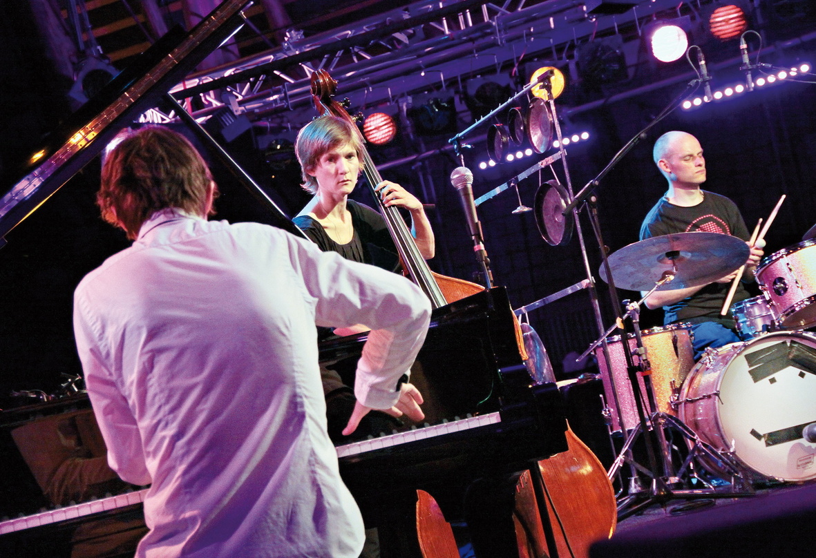 Treten beim Echo Jazz 2013 in Hamburg live auf (von links): Michael Wollny, Eva Kruse und Eric Schaefer von (em)
