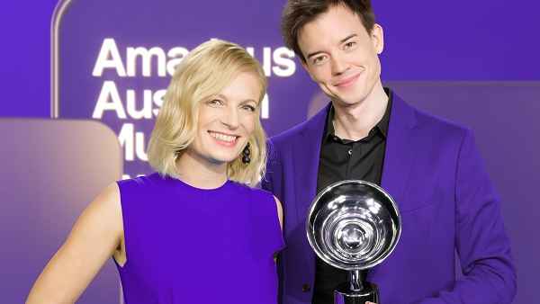 Führen wieder durch den Abend bei den Amadeus Austrian Music Awards: Nina Hochrainer und Philipp Hansa.