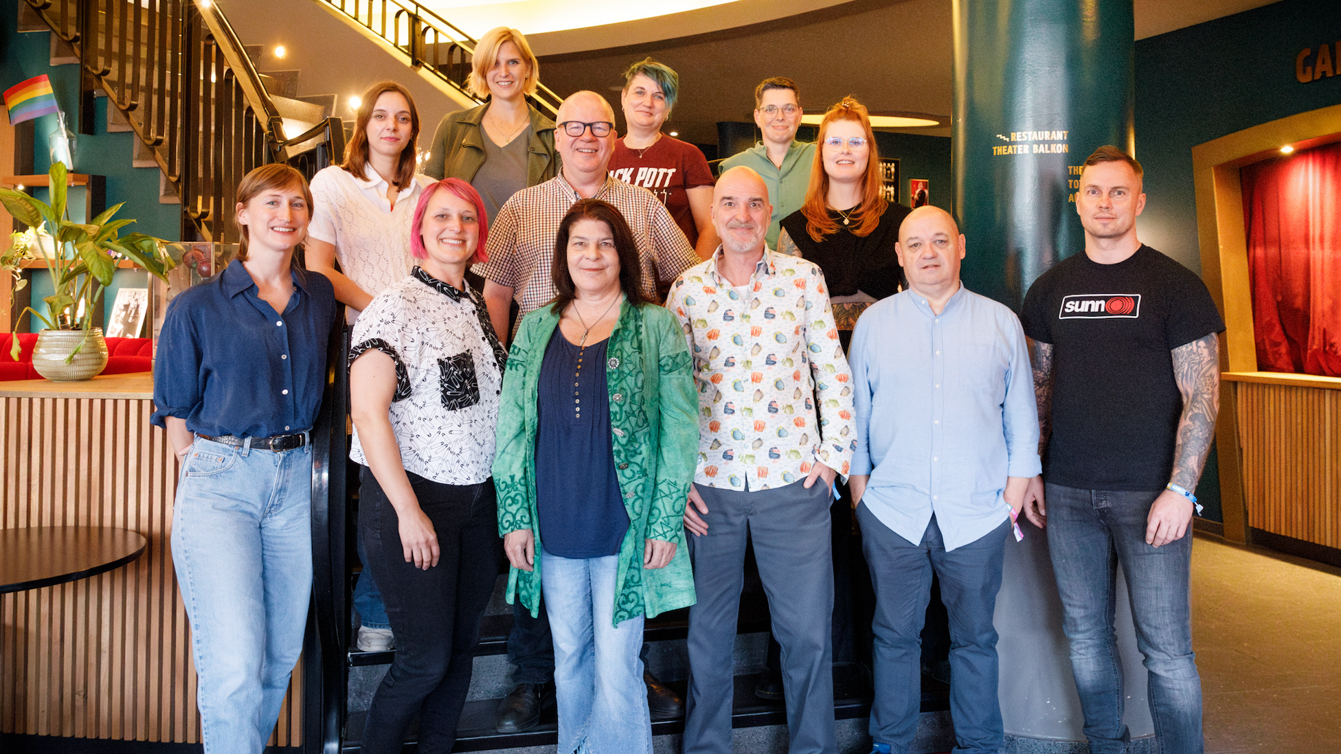 Treffpunkt Reeperbahn Festival: das VUT-Team um den 2023 frisch gewählten Vorstand mit (von links) Ina Schulz, Henrietta Bauer, Birte Wiemann, Verena Bößmann, Thomas Zimmermann, Petra Deka...