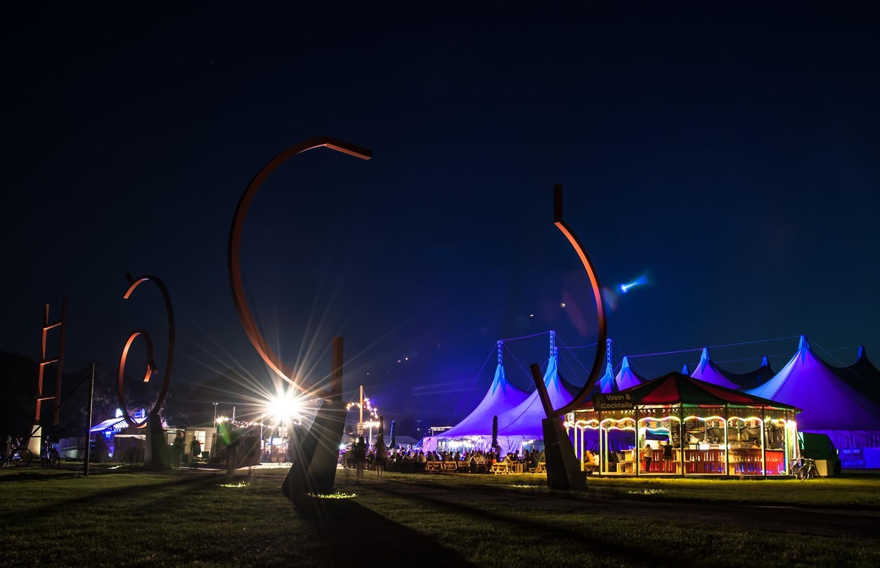 Verbindet vor stimmungsvoller Kulisse Kultur und Kulinarik: das Zeltfestival Konstanz