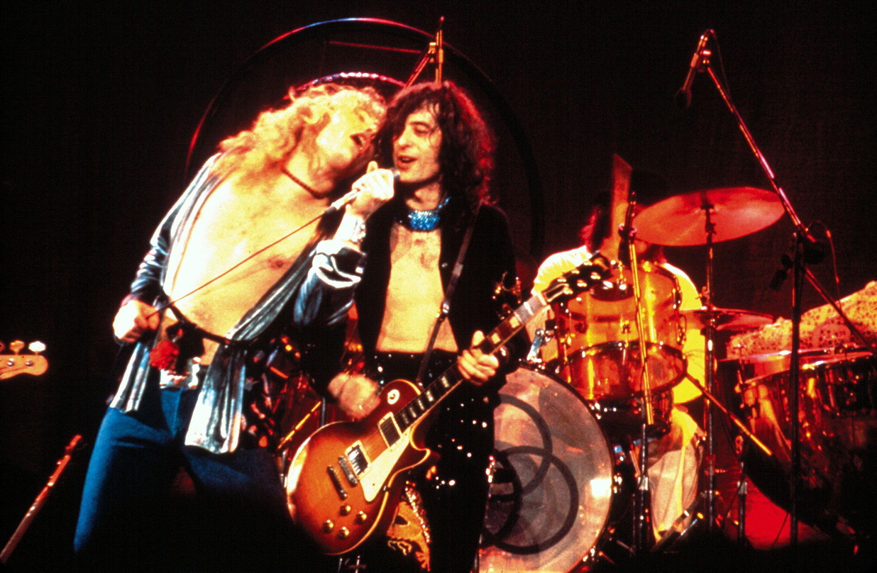 Wird 2009 zum CBE: Der ehemalige Led-Zeppelin-Sänger Robert Plant (l.)