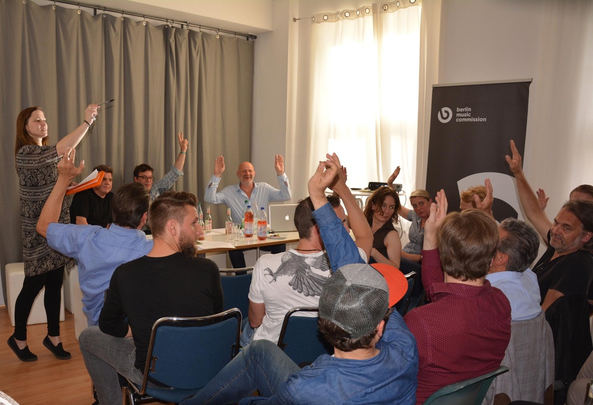 Ausgezählt: Die Mitglieder der Berlin Music Commission stimmen bei ihrer Hauptversammlung ab