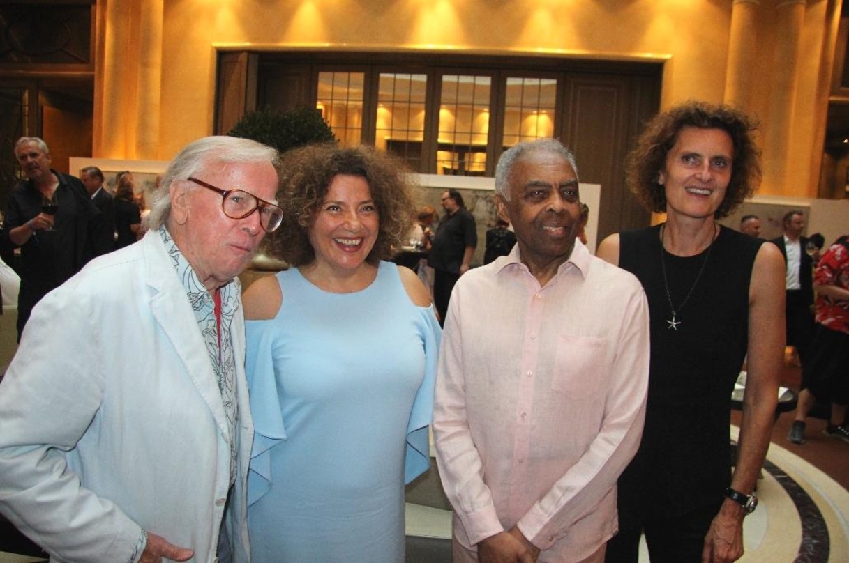 Bei der Eröffnungsfeier des Jazzsommers im Atrium des Hotels Bayerischer Hof (von links): Klaus Doldinger, Bookerin Katarina Ehmki, Gilberto Gil und Hotelchefin Innegrit Volkhardt