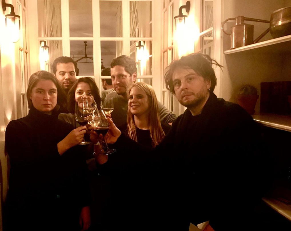 Besiegelten die weitere Zusammenarbeit (von links): Annette Herrmann (Management And The Golden Choir), Jack Bradford (Radio Promotion Caroline International), Pia Dünnebier (Produktmanage...