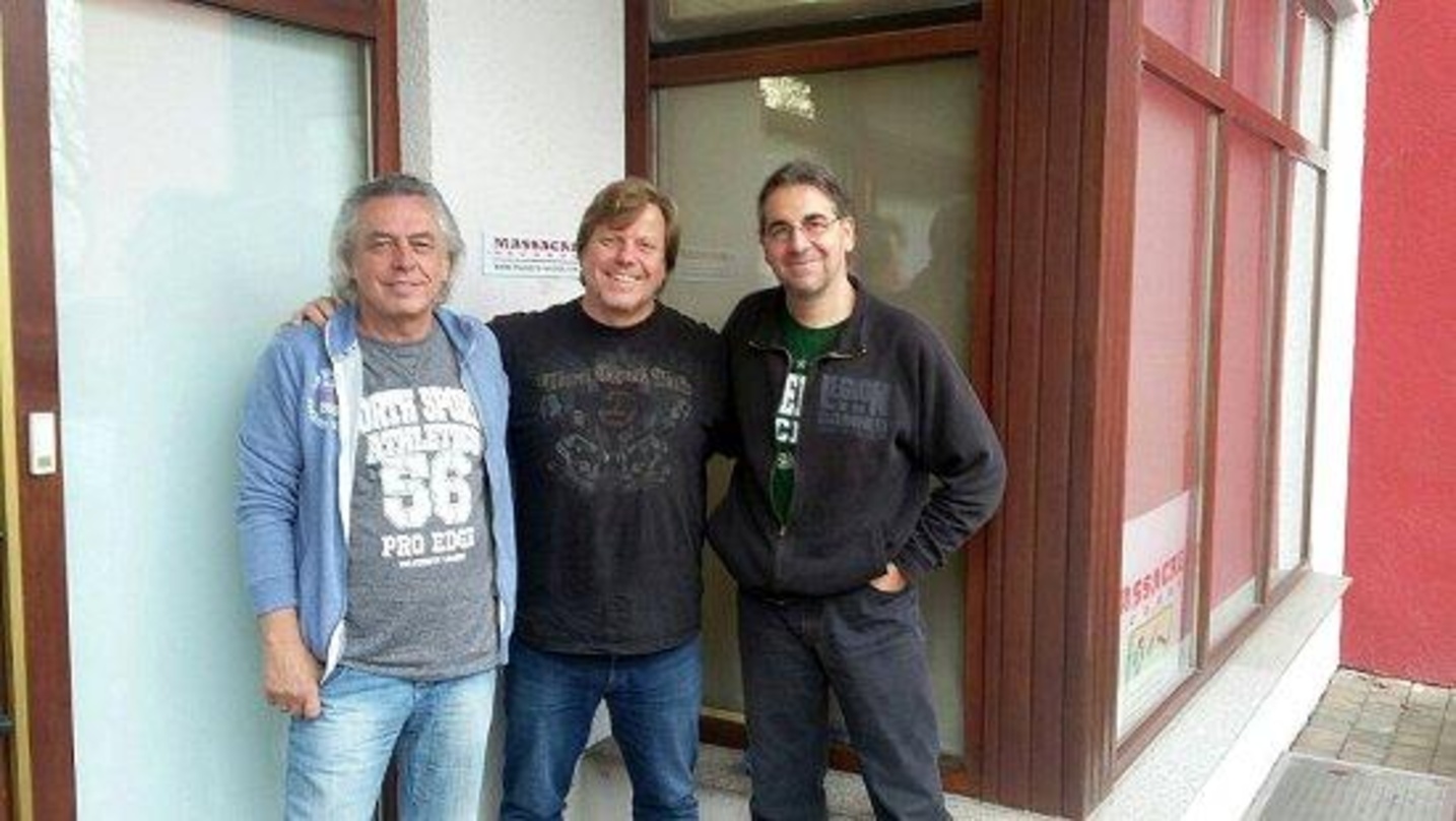 Einigten sich auf die Übernahme (von links): Torsten Hartmann (Gründer Massacre Records & Blue Rose Records), Jochen Richert (Geschäftsführer Soulfood Music) und Thomas Hertler (Labelmanag...