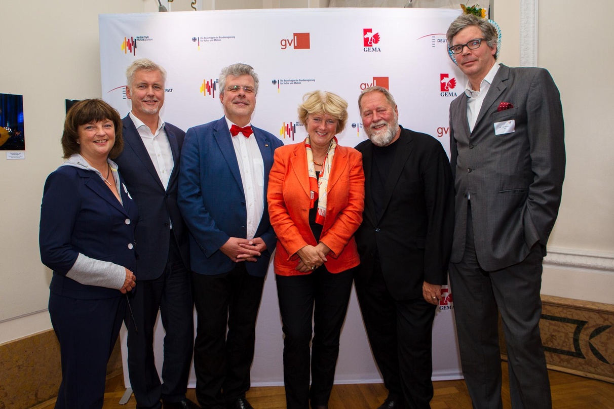 Freunde und Förderer feierten die ersten zehn Jahre der Initiative Musik (von links): Geschäftsführerin Ina Keßler mit Guido Evers (Geschäftsführer GVL - Gesellschaft zur Verwertung von Le...